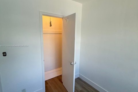 Condominio en venta en Bay Harbor Islands, Florida, 1 dormitorio, 44.59 m2 № 2035384 - foto 13