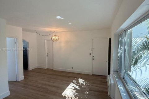 Condominio en venta en Bay Harbor Islands, Florida, 1 dormitorio, 44.59 m2 № 2035384 - foto 3