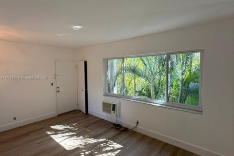 Condominio en venta en Bay Harbor Islands, Florida, 1 dormitorio, 44.59 m2 № 2035384 - foto 4