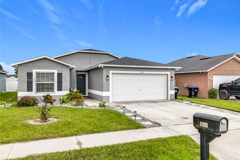 House in Orlando, Florida 4 bedrooms, 141.86 sq.m. № 1830425 - photo 1