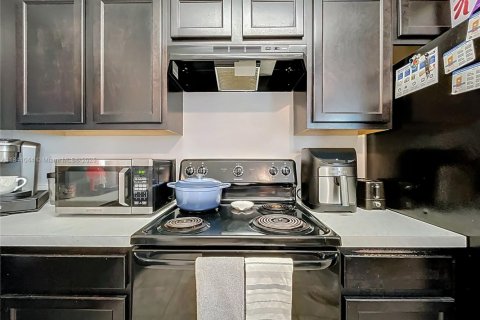 House in Orlando, Florida 4 bedrooms, 141.86 sq.m. № 1830425 - photo 8