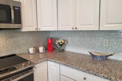 Condo in Clearwater, Florida, 2 bedrooms  № 2390997 - photo 12