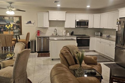 Condo in Clearwater, Florida, 2 bedrooms  № 2390997 - photo 13