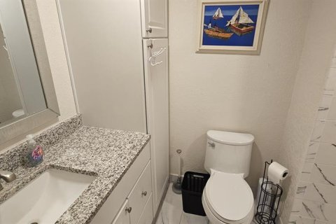 Condo in Clearwater, Florida, 2 bedrooms  № 2390997 - photo 16