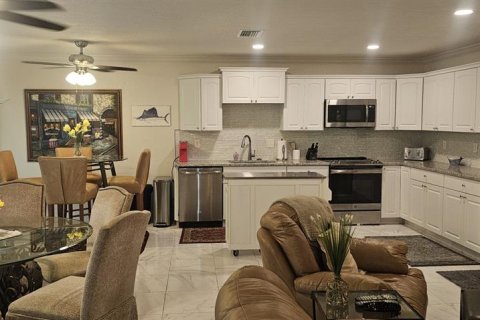 Condo in Clearwater, Florida, 2 bedrooms  № 2390997 - photo 7