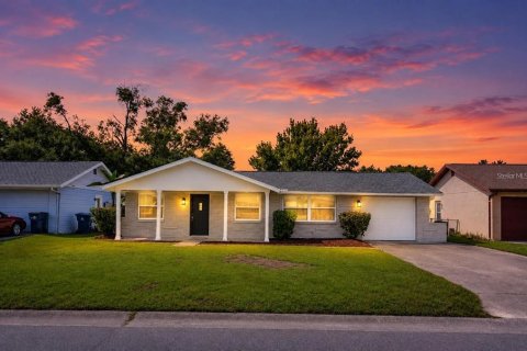 Casa en alquiler en New Port Richey, Florida, 3 dormitorios, 127.09 m2 № 2403120 - foto 2