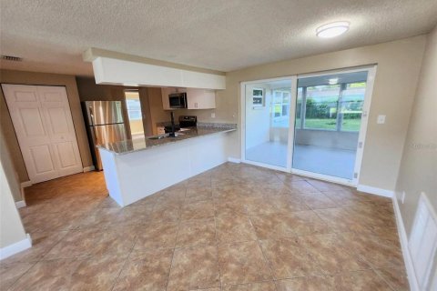 Casa en alquiler en New Port Richey, Florida, 3 dormitorios, 127.09 m2 № 2403120 - foto 12