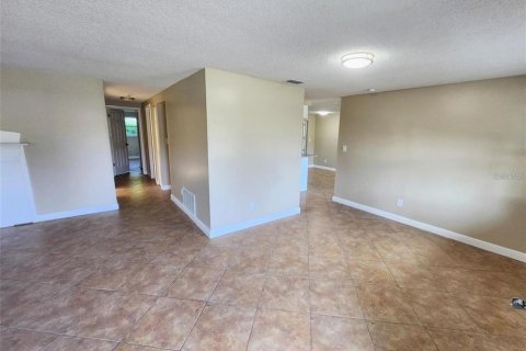 Casa en alquiler en New Port Richey, Florida, 3 dormitorios, 127.09 m2 № 2403120 - foto 4