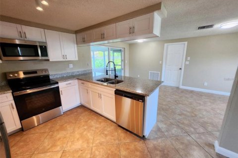 Casa en alquiler en New Port Richey, Florida, 3 dormitorios, 127.09 m2 № 2403120 - foto 9