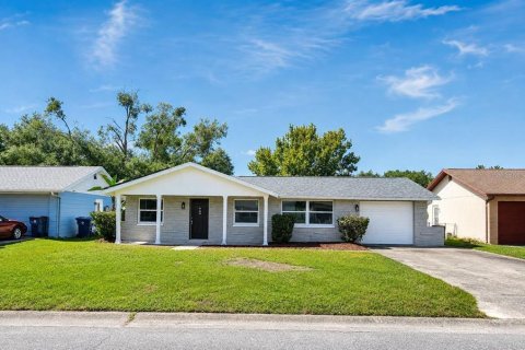 Casa en New Port Richey, Florida 3 dormitorios, 127.09 m2 № 2403120