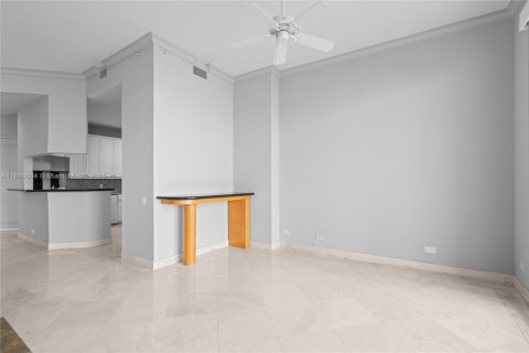 Condo in Miami, Florida, 2 bedrooms  № 1925632 - photo 12