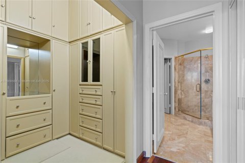 Condo in Miami, Florida, 2 bedrooms  № 1925632 - photo 25