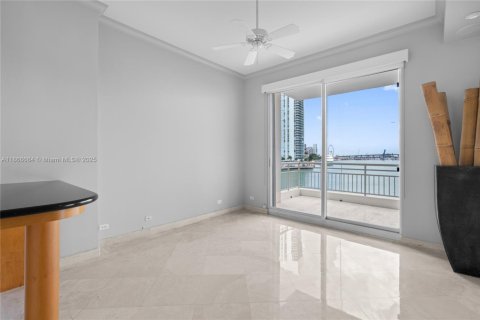 Condo in Miami, Florida, 2 bedrooms  № 1925632 - photo 8