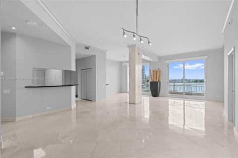 Condo in Miami, Florida, 2 bedrooms  № 1925632 - photo 2