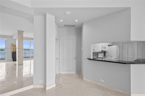 Condo in Miami, Florida, 2 bedrooms  № 1925632 - photo 3