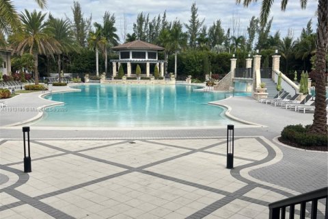 Снять в аренду кондоминиум в Дорал, Флорида 2 спальни, 105.44м2, № 1968784 - фото 4