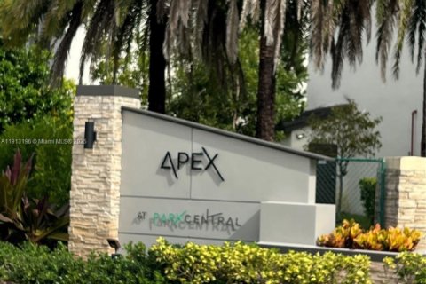 Снять в аренду кондоминиум в Дорал, Флорида 2 спальни, 105.44м2, № 1968784 - фото 2