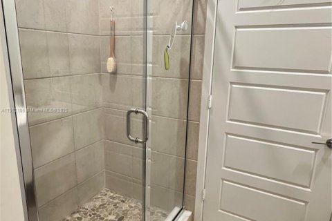 Снять в аренду кондоминиум в Дорал, Флорида 2 спальни, 105.44м2, № 1968784 - фото 17