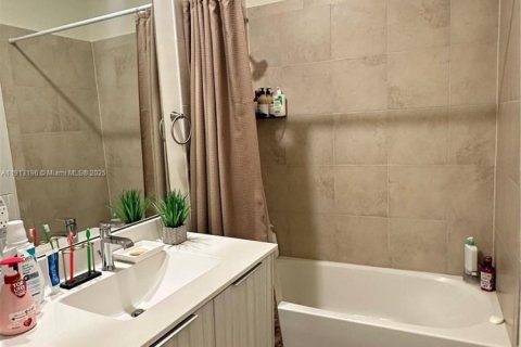 Снять в аренду кондоминиум в Дорал, Флорида 2 спальни, 105.44м2, № 1968784 - фото 21