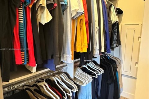 Снять в аренду кондоминиум в Дорал, Флорида 2 спальни, 105.44м2, № 1968784 - фото 15