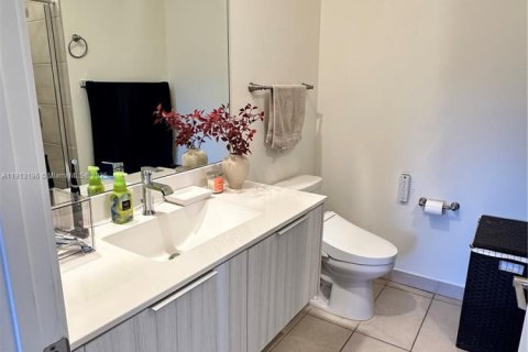 Снять в аренду кондоминиум в Дорал, Флорида 2 спальни, 105.44м2, № 1968784 - фото 16