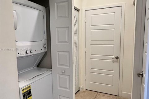 Снять в аренду кондоминиум в Дорал, Флорида 2 спальни, 105.44м2, № 1968784 - фото 20