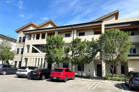 Кондоминиум с 2 спальнями в Дорал, Флорида № 1968784