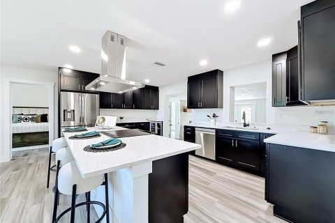 Casa en venta en Saint Petersburg, Florida, 4 dormitorios, 170.94 m2 № 2099766 - foto 7