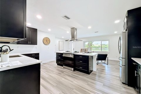 Casa en venta en Saint Petersburg, Florida, 4 dormitorios, 170.94 m2 № 2099766 - foto 9