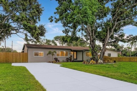 Villa ou maison à Saint Petersburg, Floride 4 chambres, 170.94 m2 № 2099766