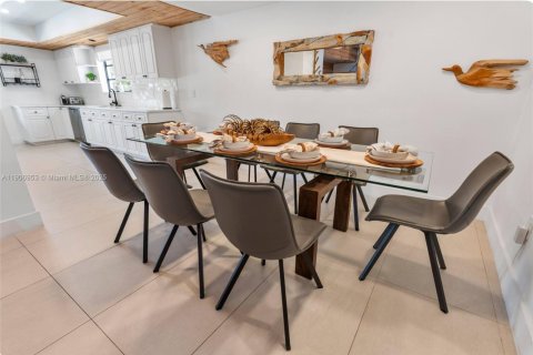 Casa en alquiler en North Bay Village, Florida, 4 dormitorios, 213.12 m2 № 2015903 - foto 14