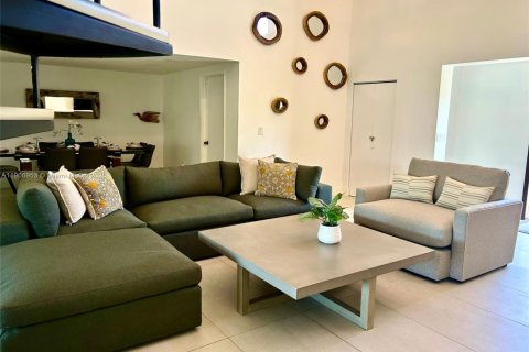 Casa en alquiler en North Bay Village, Florida, 4 dormitorios, 213.12 m2 № 2015903 - foto 19