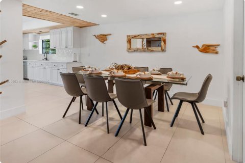 Casa en alquiler en North Bay Village, Florida, 4 dormitorios, 213.12 m2 № 2015903 - foto 16