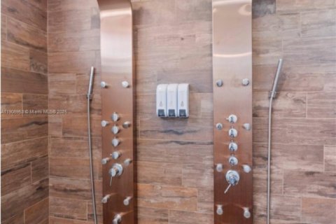 Casa en alquiler en North Bay Village, Florida, 4 dormitorios, 213.12 m2 № 2015903 - foto 26