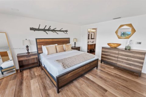 Casa en alquiler en North Bay Village, Florida, 4 dormitorios, 213.12 m2 № 2015903 - foto 23