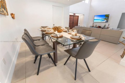 Casa en alquiler en North Bay Village, Florida, 4 dormitorios, 213.12 m2 № 2015903 - foto 15