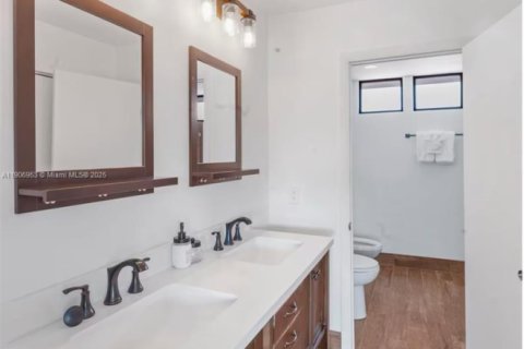 Casa en alquiler en North Bay Village, Florida, 4 dormitorios, 213.12 m2 № 2015903 - foto 28