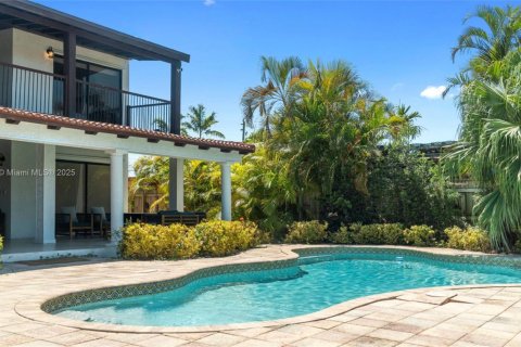 Casa en alquiler en North Bay Village, Florida, 4 dormitorios, 213.12 m2 № 2015903 - foto 3