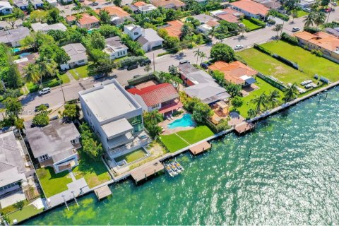 Casa en alquiler en North Bay Village, Florida, 4 dormitorios, 213.12 m2 № 2015903 - foto 8