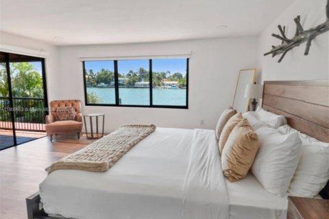 Casa en alquiler en North Bay Village, Florida, 4 dormitorios, 213.12 m2 № 2015903 - foto 20