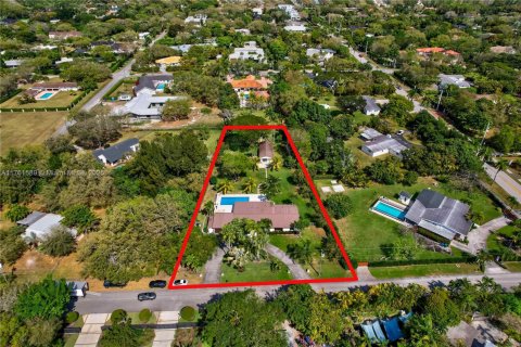 House in Miami, Florida 5 bedrooms, 253.34 sq.m. № 1588474 - photo 2
