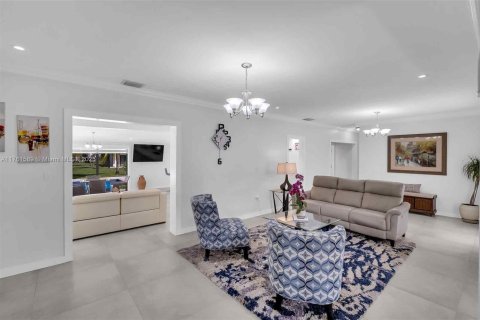 House in Miami, Florida 5 bedrooms, 253.34 sq.m. № 1588474 - photo 6