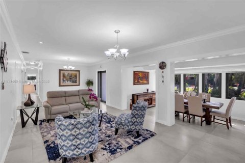 House in Miami, Florida 5 bedrooms, 253.34 sq.m. № 1588474 - photo 7