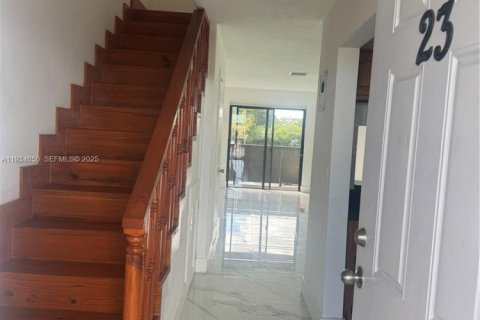 Apartamento en alquiler en Hialeah, Florida, 2 dormitorios, 6130.25 m2 № 1992955 - foto 1