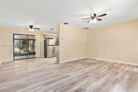 Casa en venta en St. Lucie, Florida, 2 dormitorios, 80.27 m2 № 2014395 - foto 4