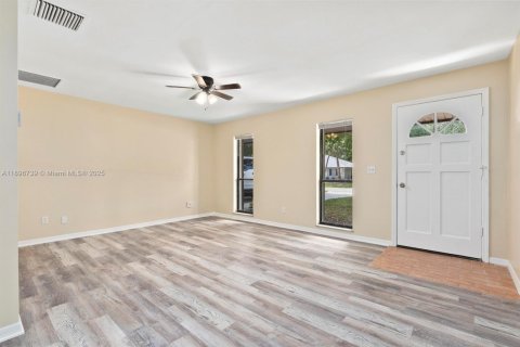 Casa en venta en St. Lucie, Florida, 2 dormitorios, 80.27 m2 № 2014395 - foto 3