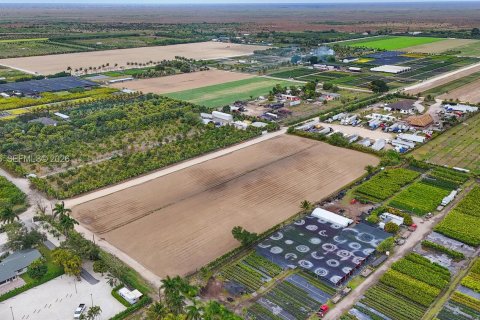 Купить коммерческую недвижимость в Майами, Флорида № 2019762 - фото 16