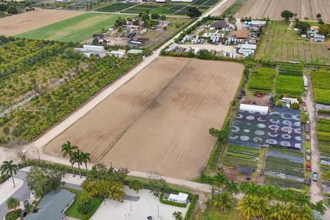 Купить коммерческую недвижимость в Майами, Флорида № 2019762 - фото 18