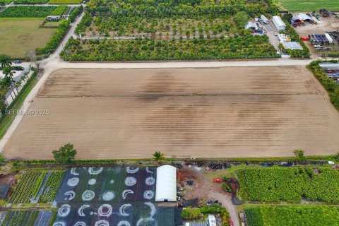 Купить коммерческую недвижимость в Майами, Флорида № 2019762 - фото 13