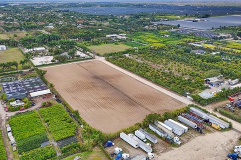 Купить коммерческую недвижимость в Майами, Флорида № 2019762 - фото 12